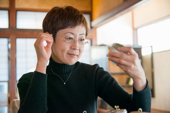 おしゃれな携帯老眼鏡とは？ その1 - [鯖江製] ペーパーグラス - 薄型 